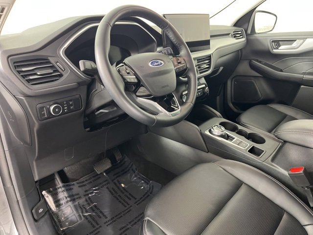 Used 2025 Ford Escape Platinum image 2