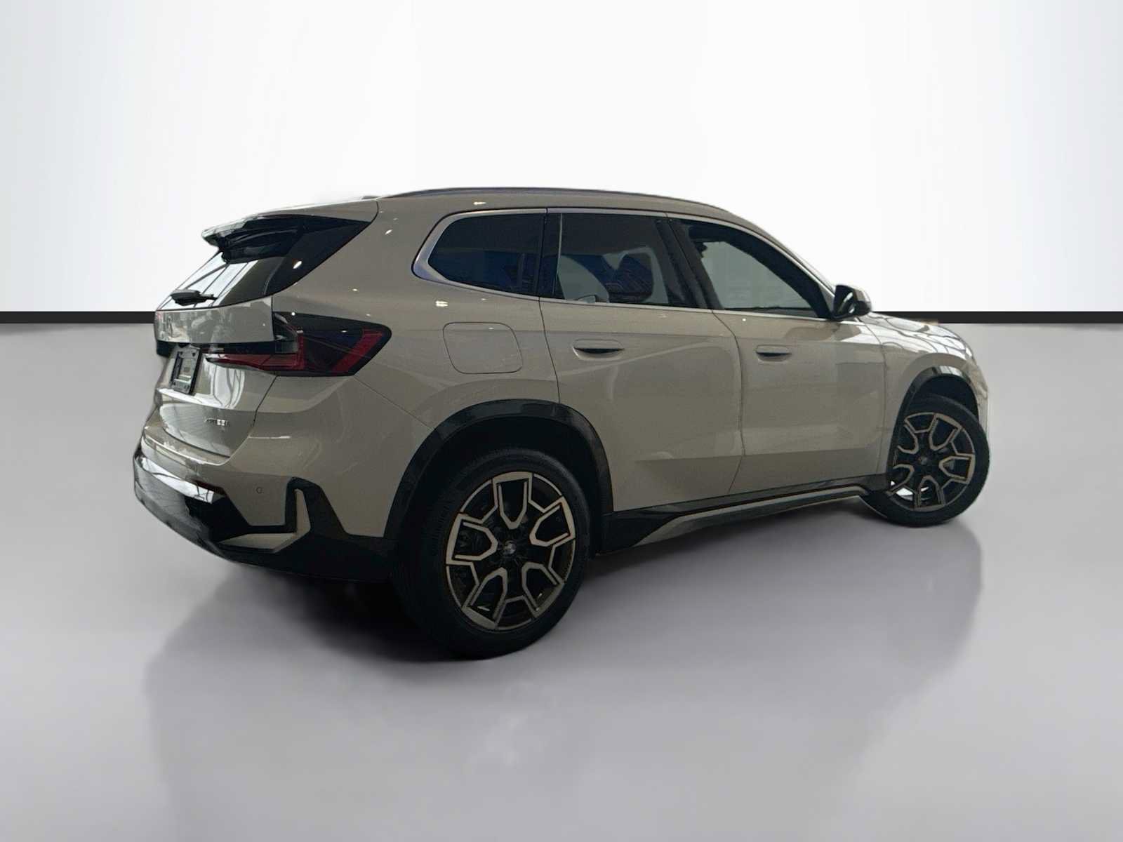 New 2027 BMW X1 xDrive28i AWD/4WD image 3