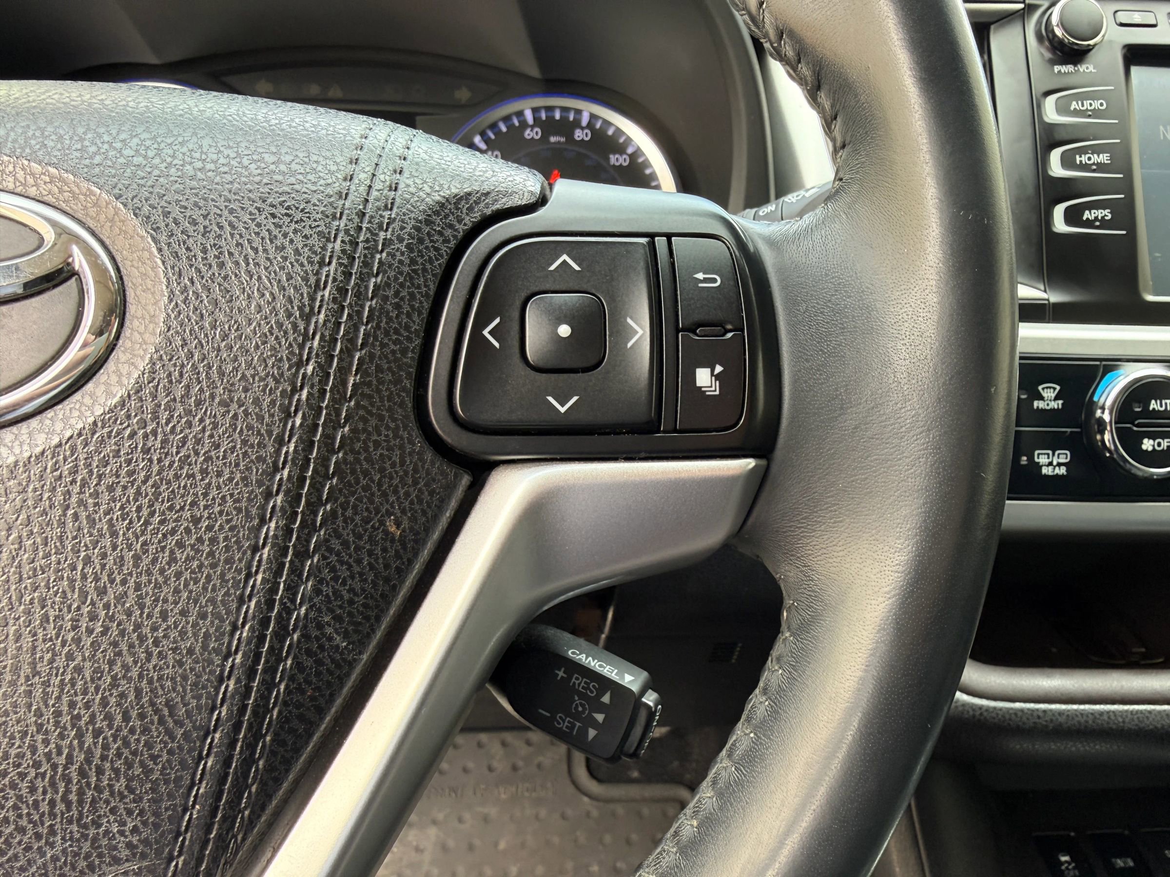 Used 2016 Toyota Highlander XLE image 23