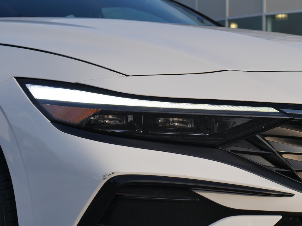 Used 2025 Hyundai Elantra Limited FWD image 4