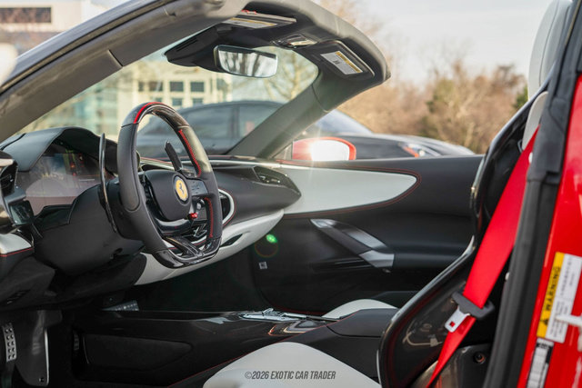 Used 2025 Ferrari SF90 Spider image 29