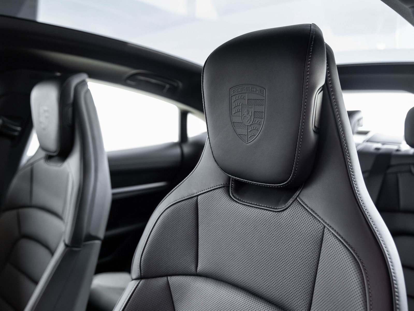 Used 2025 Porsche Taycan image 24