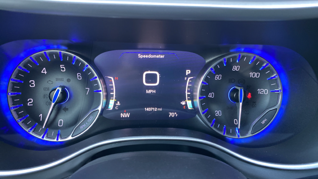 Used 2021 Chrysler Pacifica Touring-L w/ Uconnect Theater Family Group AWD/4WD image 17