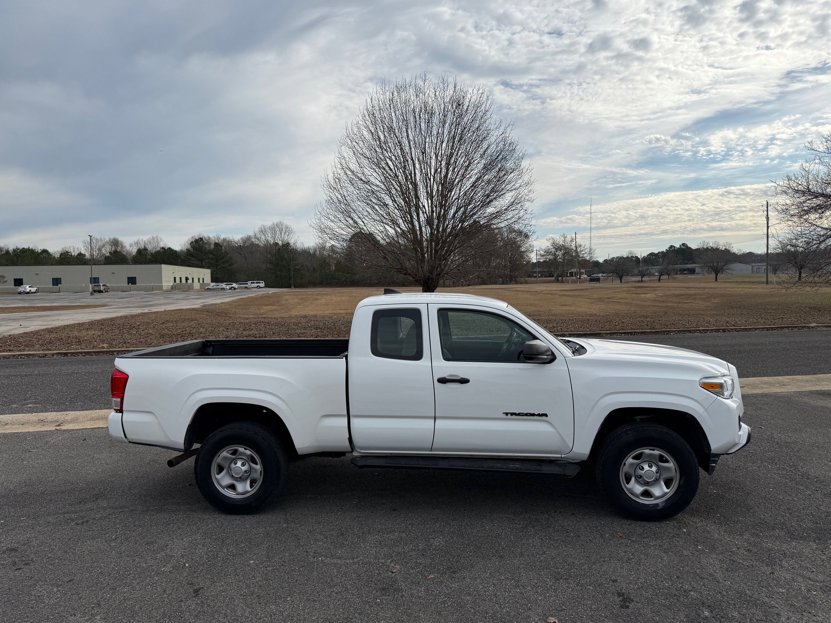 Used 2017 Toyota Tacoma SR RWD image 6