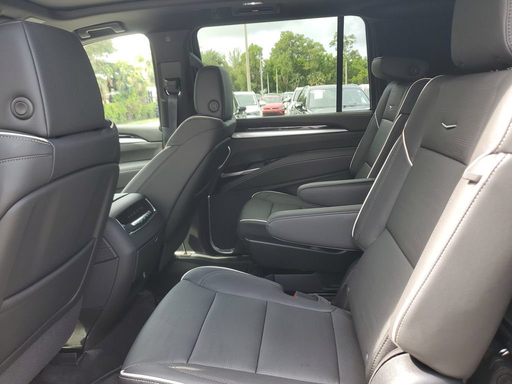 Used 2025 Cadillac Escalade ESV Sport w/ Touring Package AWD/4WD image 18