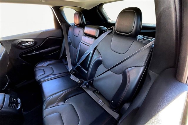 Used 2019 Jeep Cherokee Trailhawk image 28