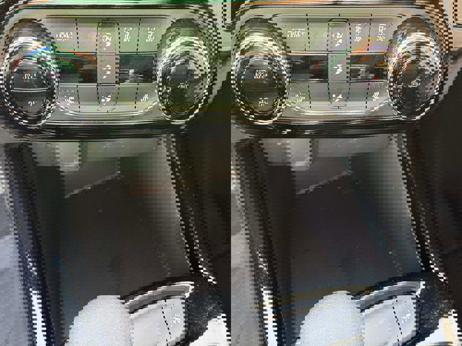 Certified 2025 Chevrolet Trax LT w/ Driver Confidence Package image 10