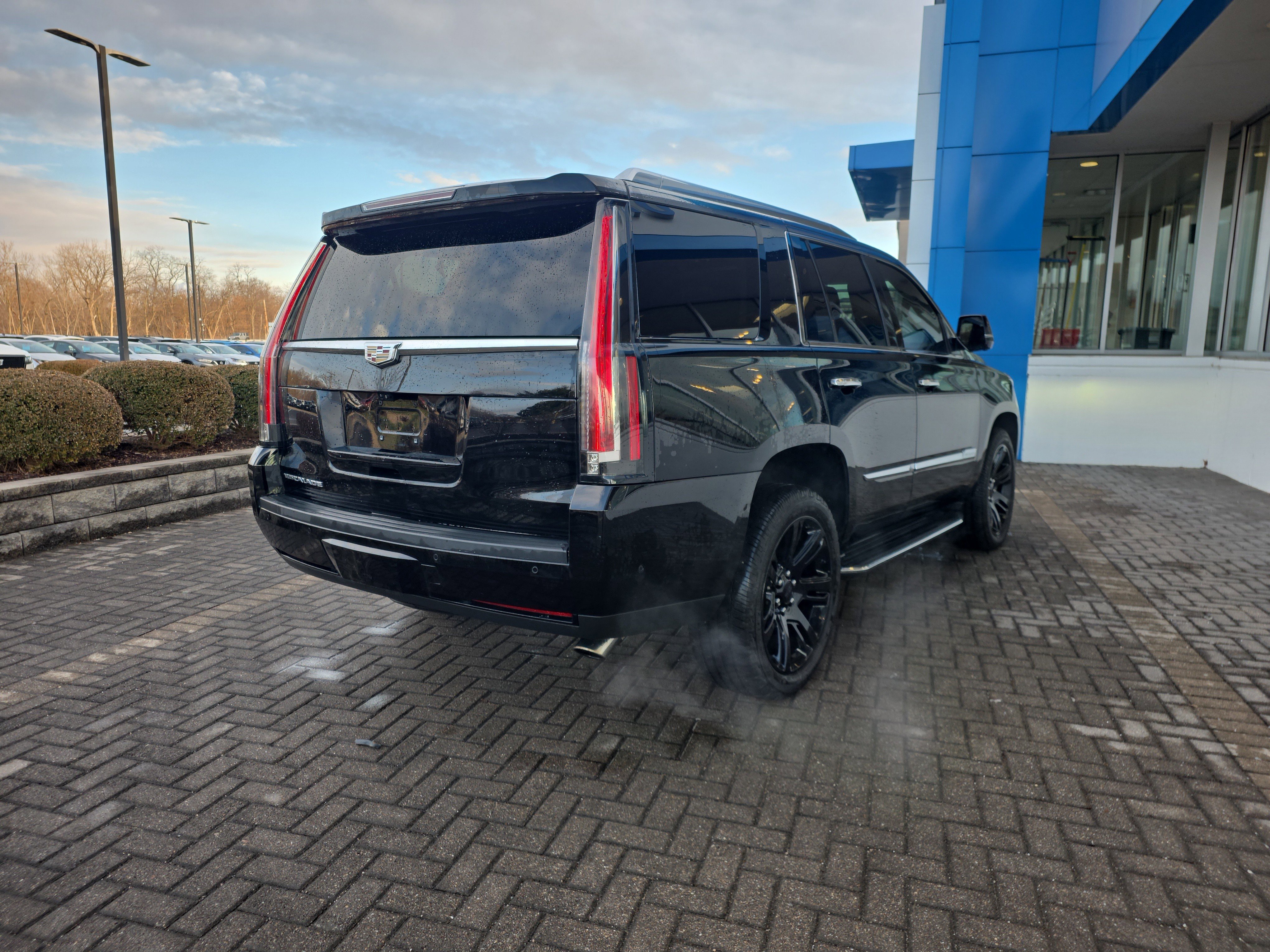 Used 2018 Cadillac Escalade Luxury image 5