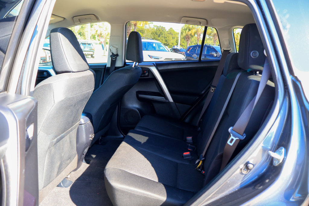 Used 2016 Toyota RAV4 LE FWD image 11
