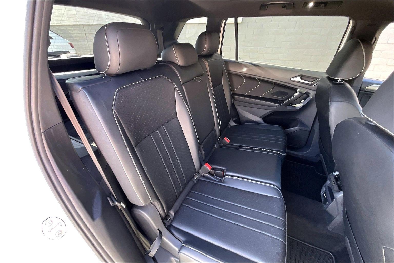 Certified 2022 Volkswagen Tiguan SE R-Line FWD image 26
