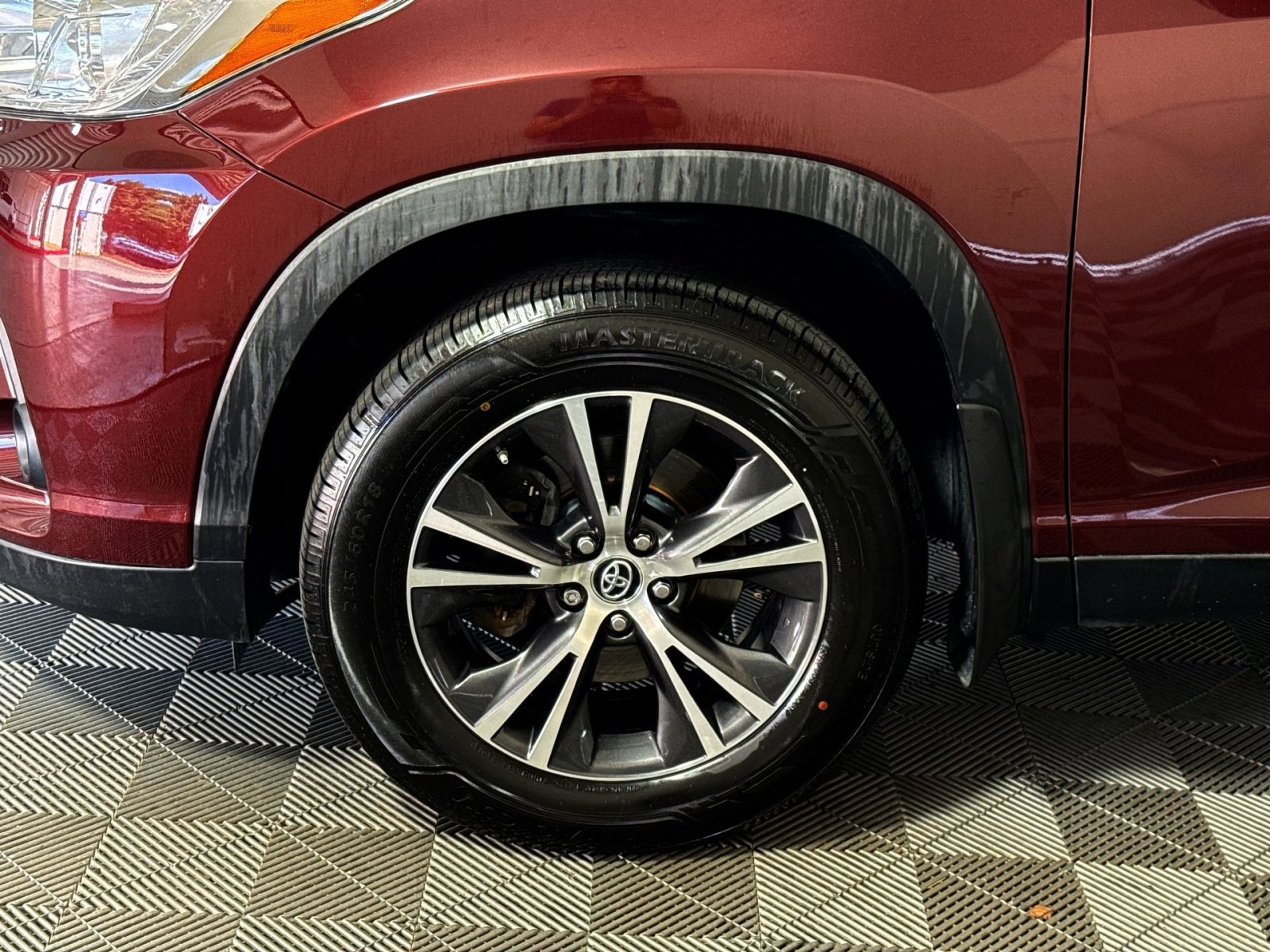 Used 2019 Toyota Highlander Plus AWD/4WD image 12