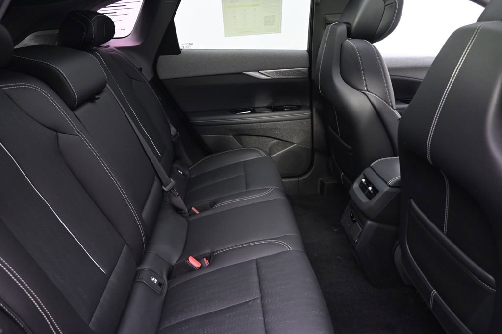 Certified 2025 Cadillac Optiq Luxury 2 w/ LPO, Floor Liner Package AWD/4WD image 18