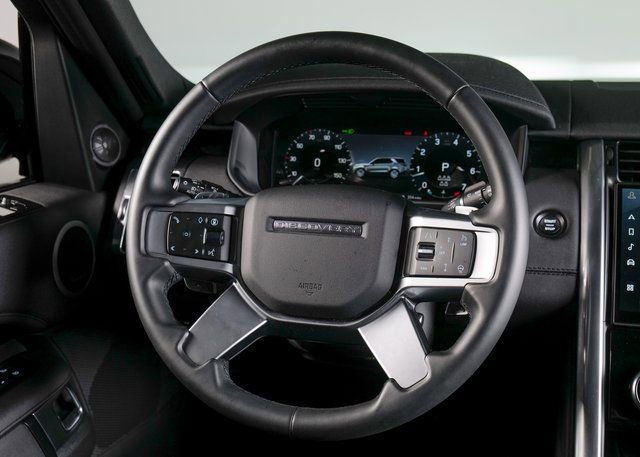 Used 2025 Land Rover Discovery S image 11