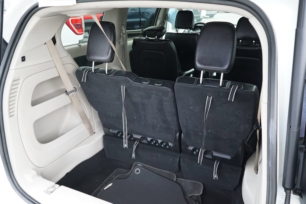 Used 2022 Chrysler Pacifica Touring-L FWD image 25