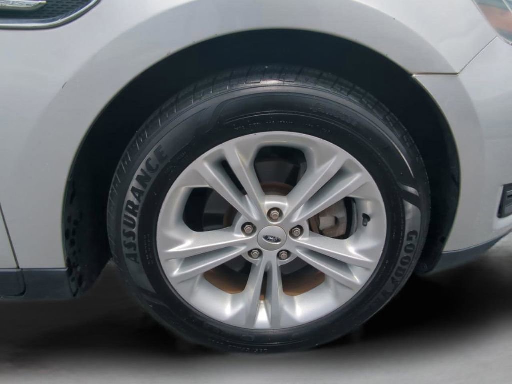 Used 2017 Ford Taurus SEL image 23
