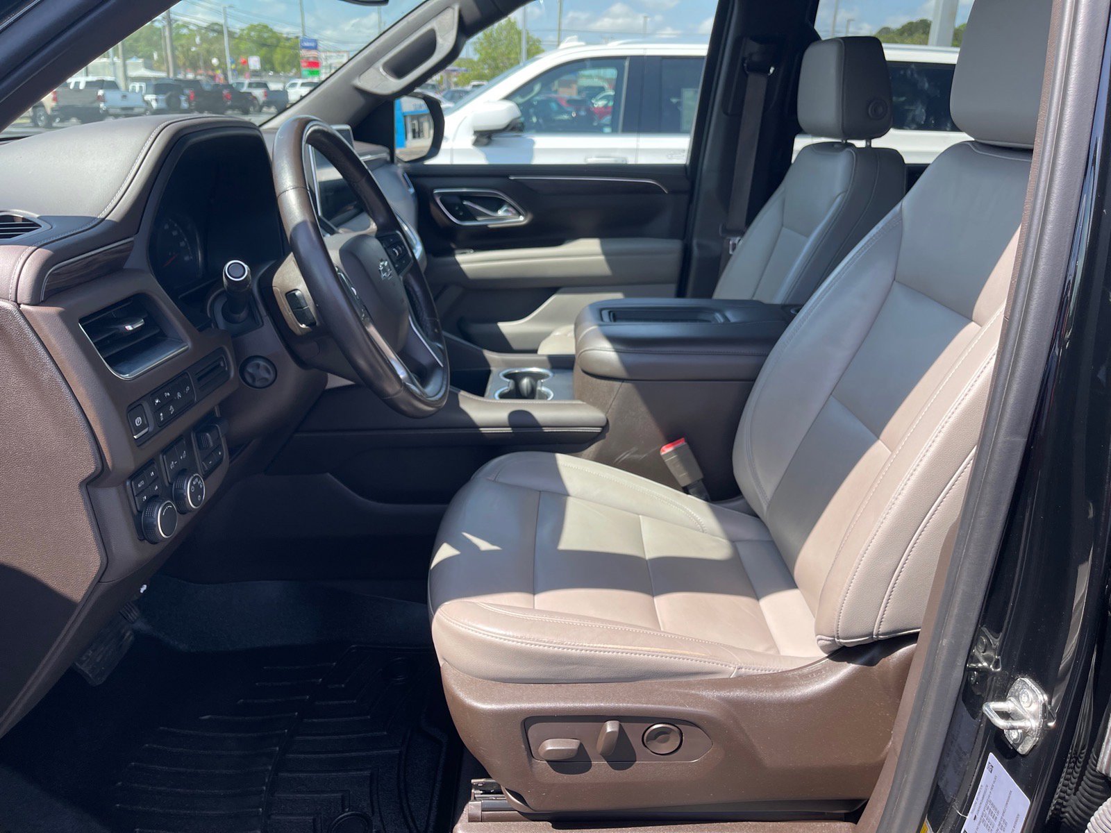 Used 2021 Chevrolet Tahoe Z71 w/ Z71 Signature Package AWD/4WD image 10
