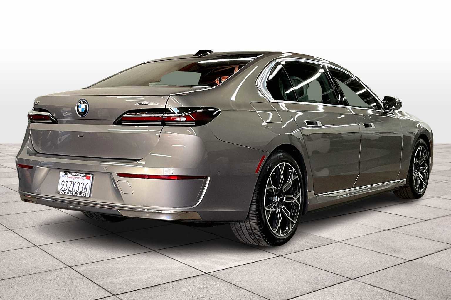 Used 2025 BMW i7 xDrive60 w/ Executive Package image 16