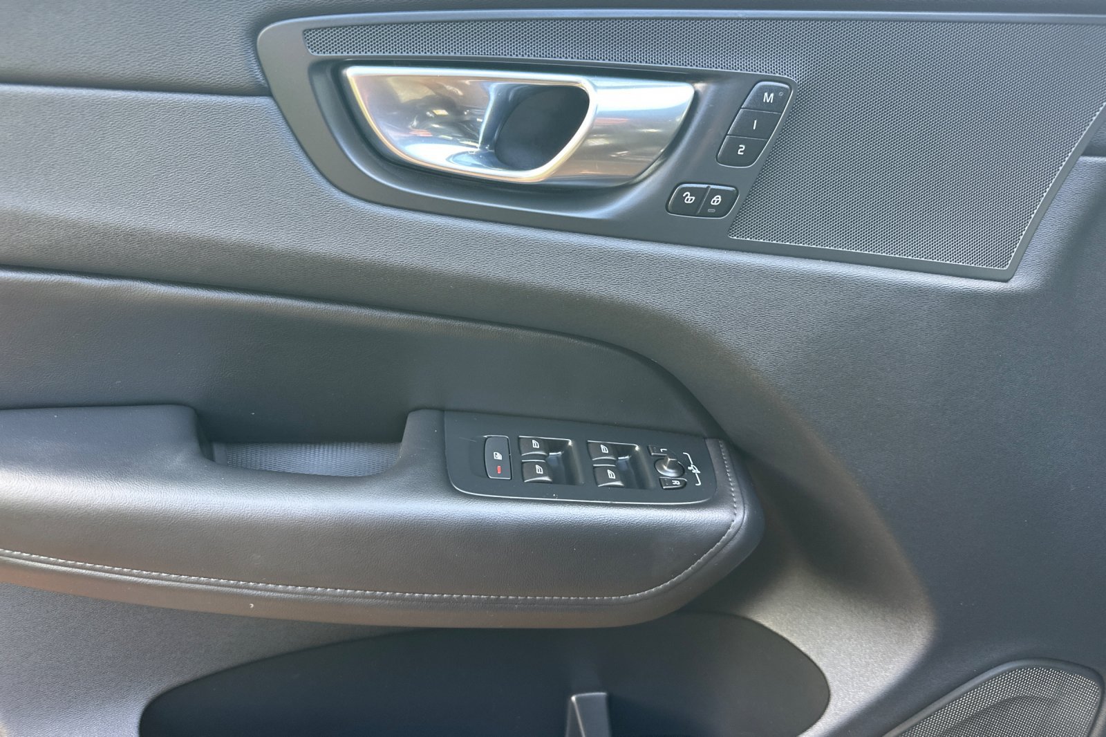 Certified 2025 Volvo XC60 B5 Core AWD/4WD image 12