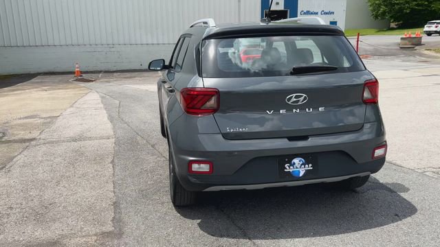 Used 2025 Hyundai Venue SEL FWD image 8