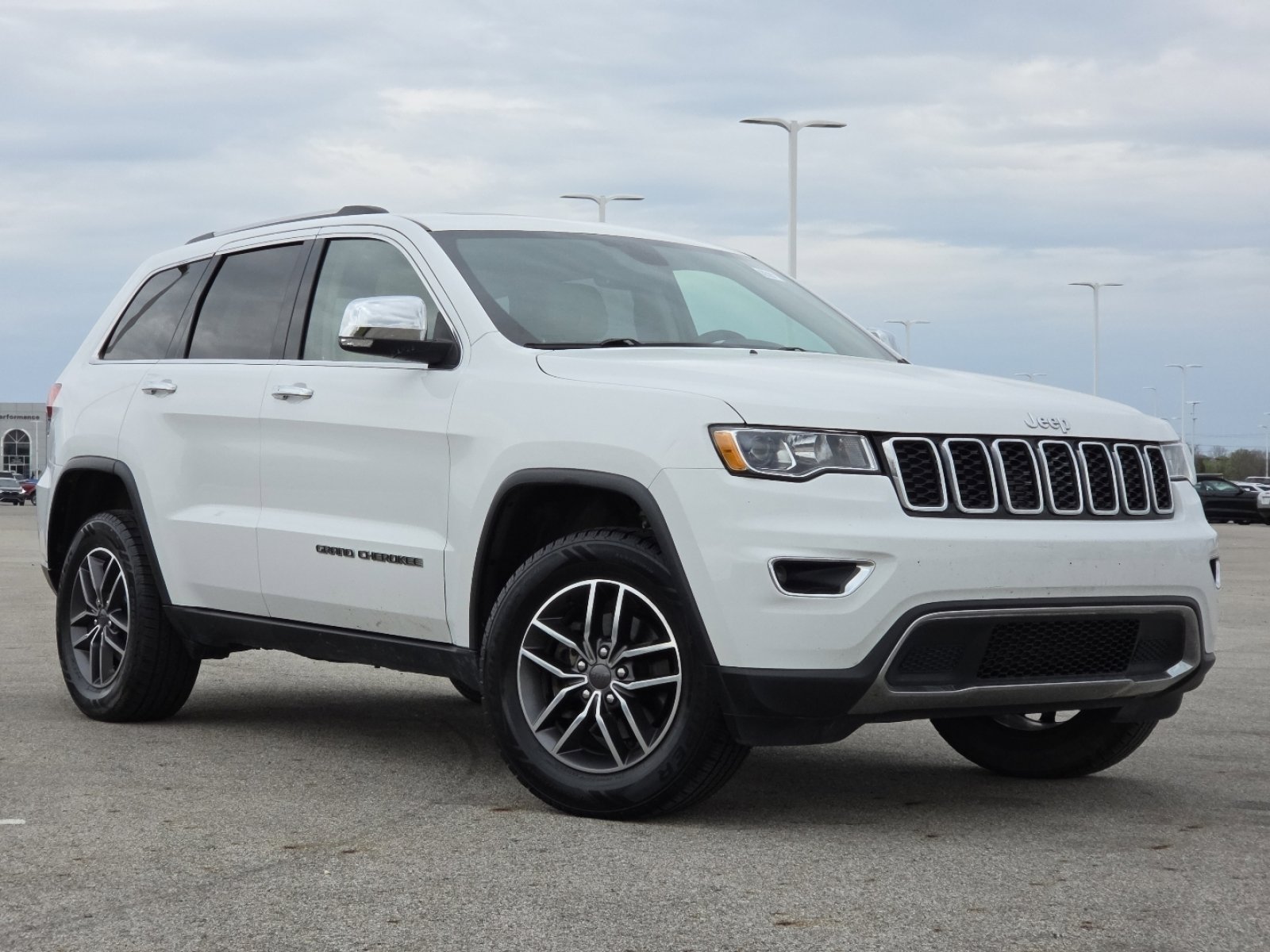 Used 2019 Jeep Grand Cherokee Limited AWD/4WD image 2