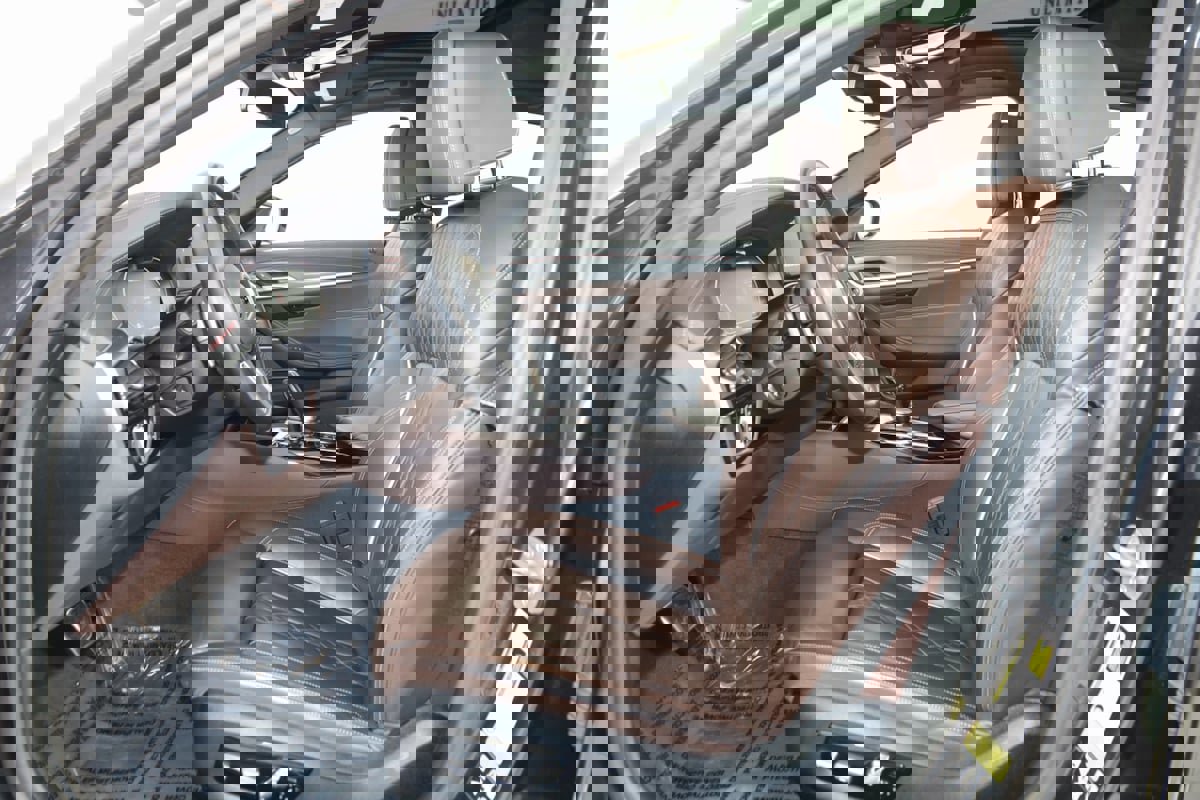 Used 2023 BMW M550i xDrive image 13