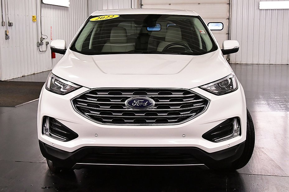 Used 2022 Ford Edge Titanium image 2