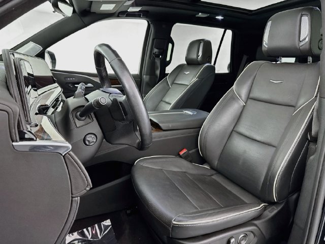 Used 2023 Cadillac Escalade Premium Luxury w/ Performance Package AWD/4WD image 21