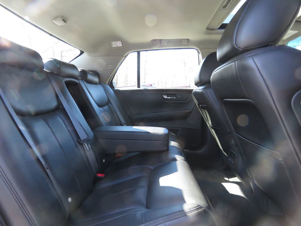 Used 2010 Cadillac DTS Luxury FWD image 16