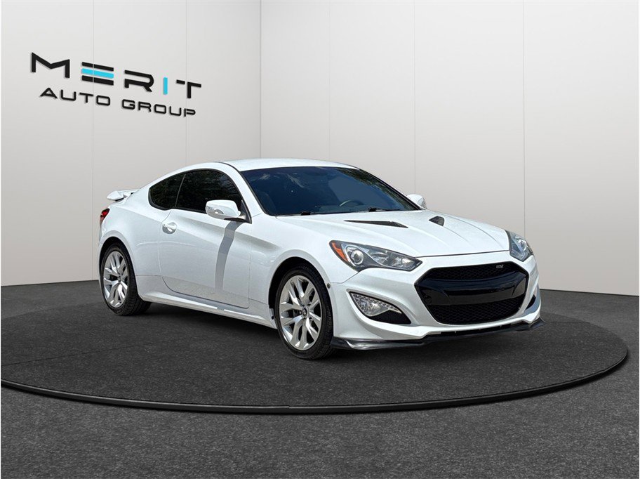 Used 2016 Hyundai Genesis 3.8 RWD image 1