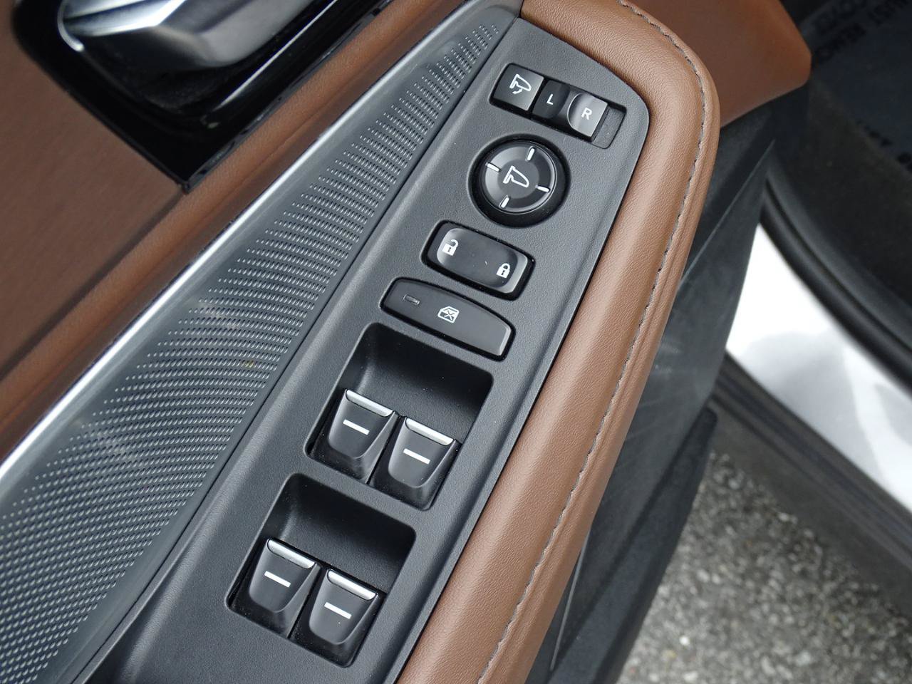 Used 2025 Acura MDX SH-AWD w/ Technology Package image 24