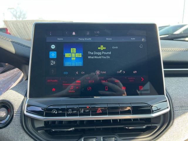 Used 2023 Jeep Compass Latitude image 18