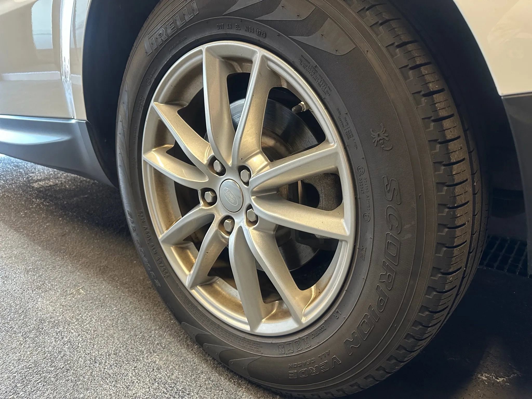 Used 2016 Land Rover Range Rover Sport SE image 35