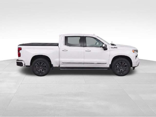 Used 2022 Chevrolet Silverado 1500 High Country w/ High Country Premium Package AWD/4WD image 3