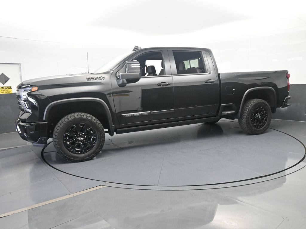 Used 2024 Chevrolet Silverado 2500 High Country w/ Midnight Edition AWD/4WD image 2