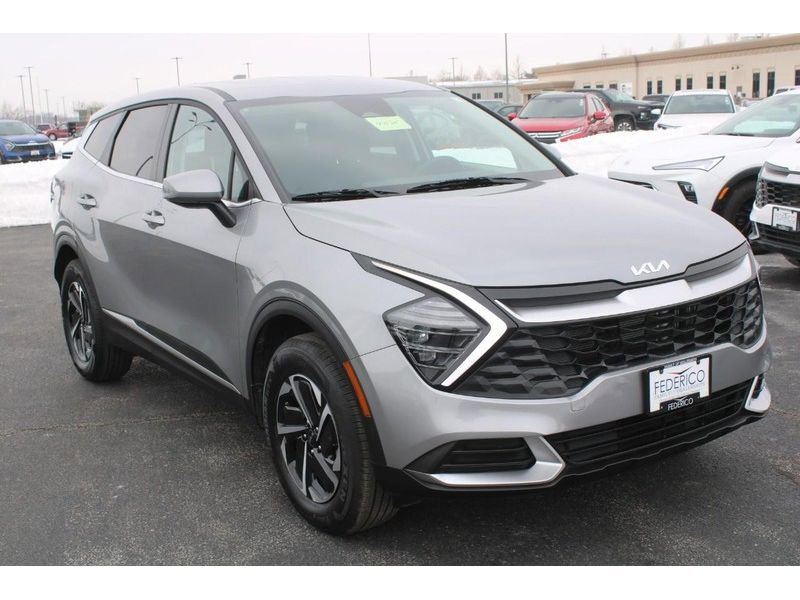 Used 2025 Kia Sportage LX image 2