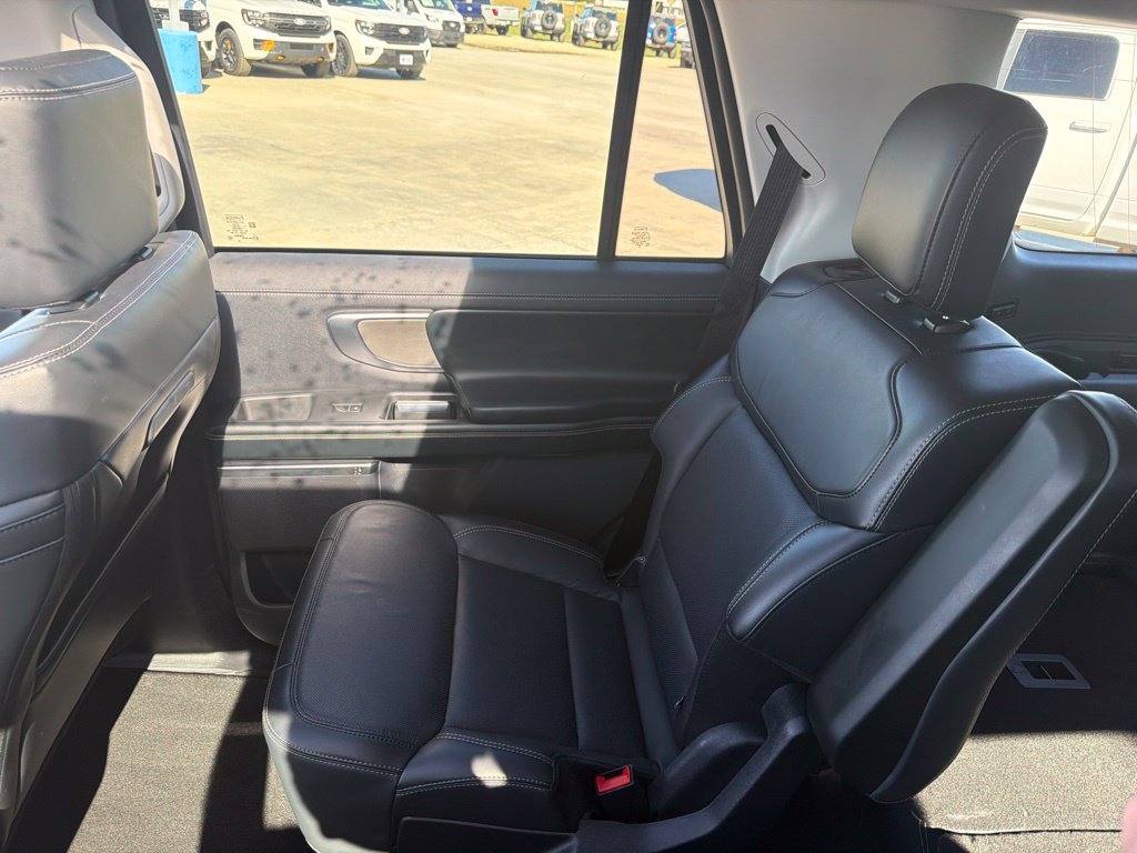 Used 2025 Ford Expedition Platinum AWD/4WD image 30