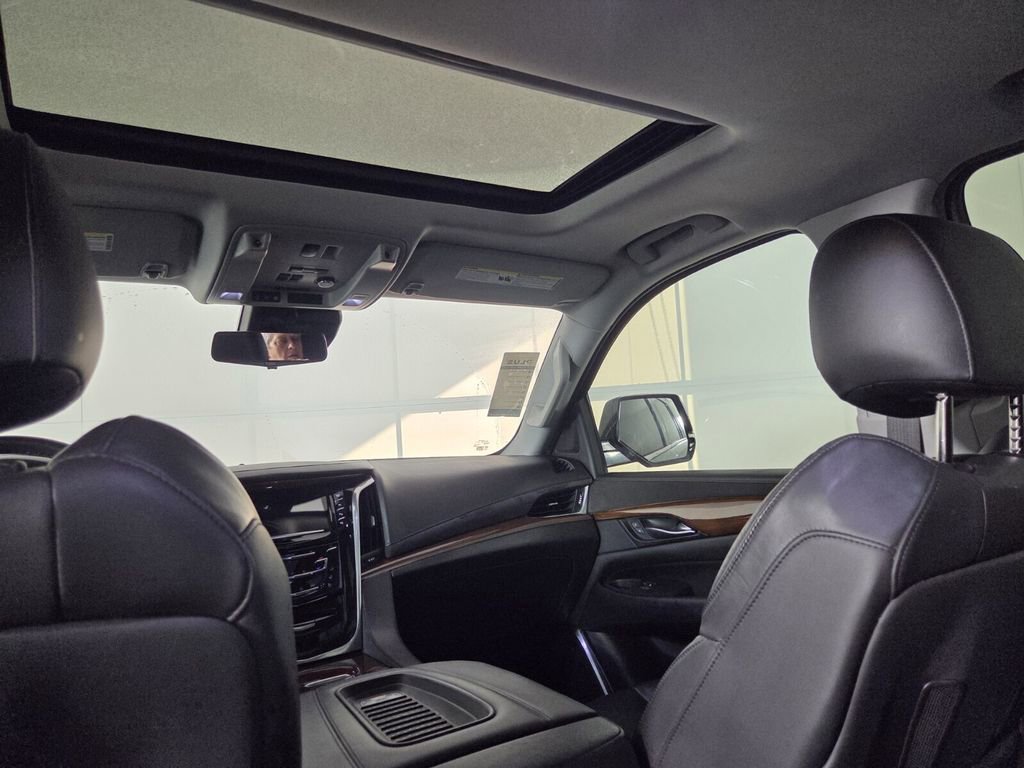 Used 2019 Cadillac Escalade ESV Luxury RWD image 27