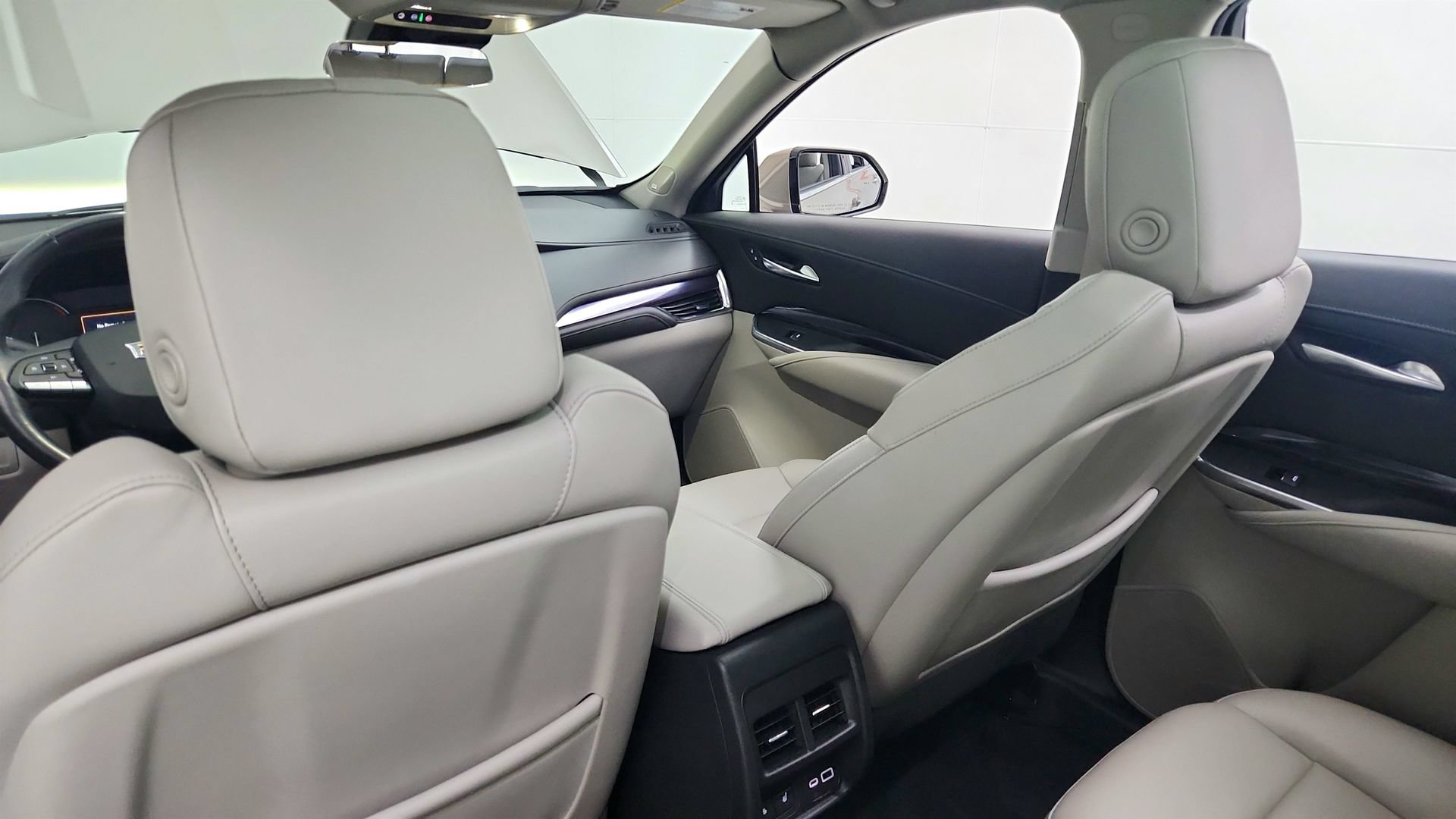 Certified 2023 Cadillac XT4 Luxury w/ Cold Weather Package AWD/4WD image 25