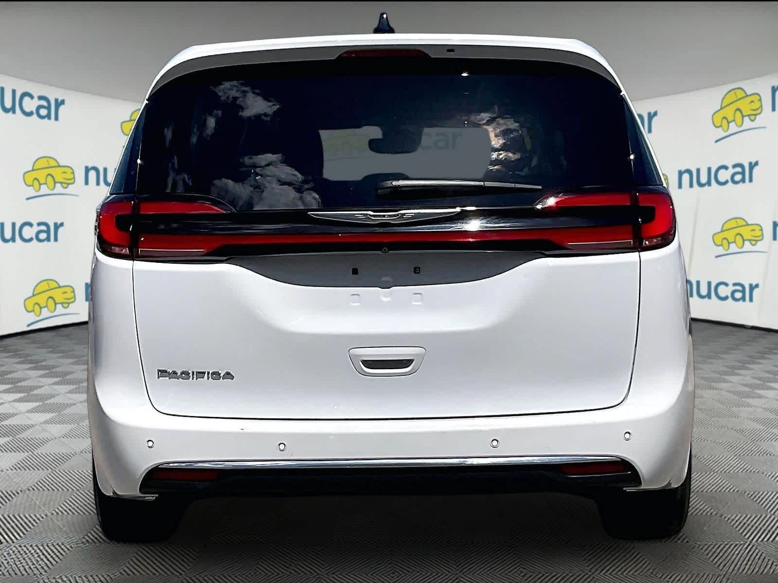 Used 2023 Chrysler Pacifica Touring-L FWD image 5