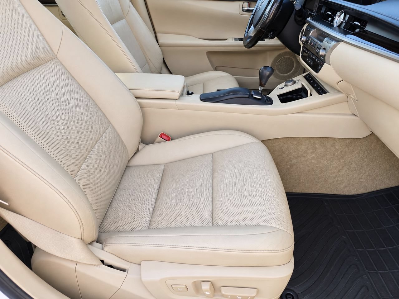 Used 2015 Lexus ES 350 w/ Luxury Package FWD image 30