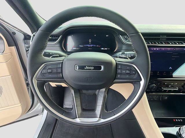 Used 2025 Jeep Grand Cherokee Limited w/ Luxury Tech Group II image 37