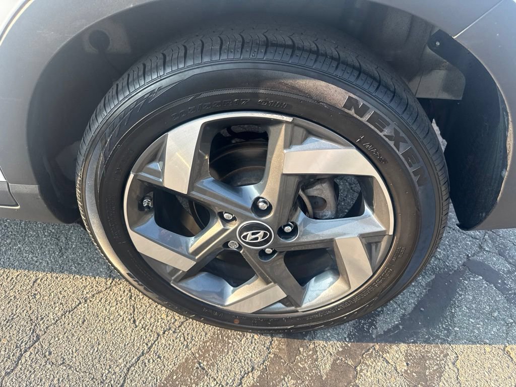 Used 2024 Hyundai Venue Limited FWD image 12