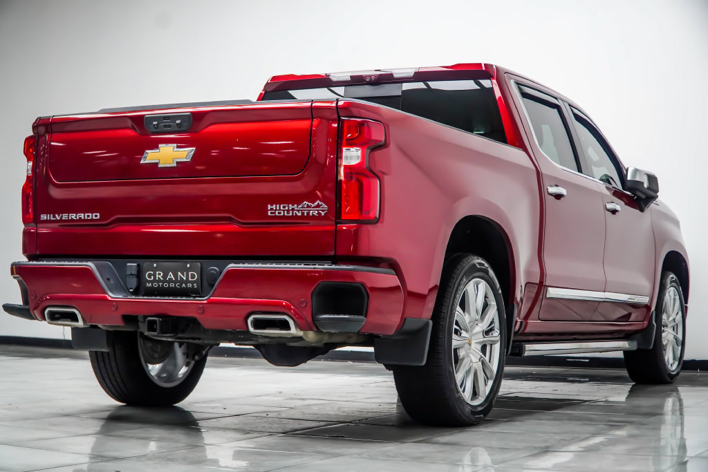 Used 2023 Chevrolet Silverado 1500 High Country w/ Technology Package AWD/4WD image 16