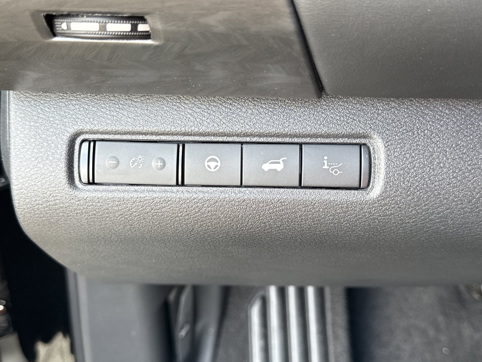 New 2026 Nissan Pathfinder Platinum FWD image 12