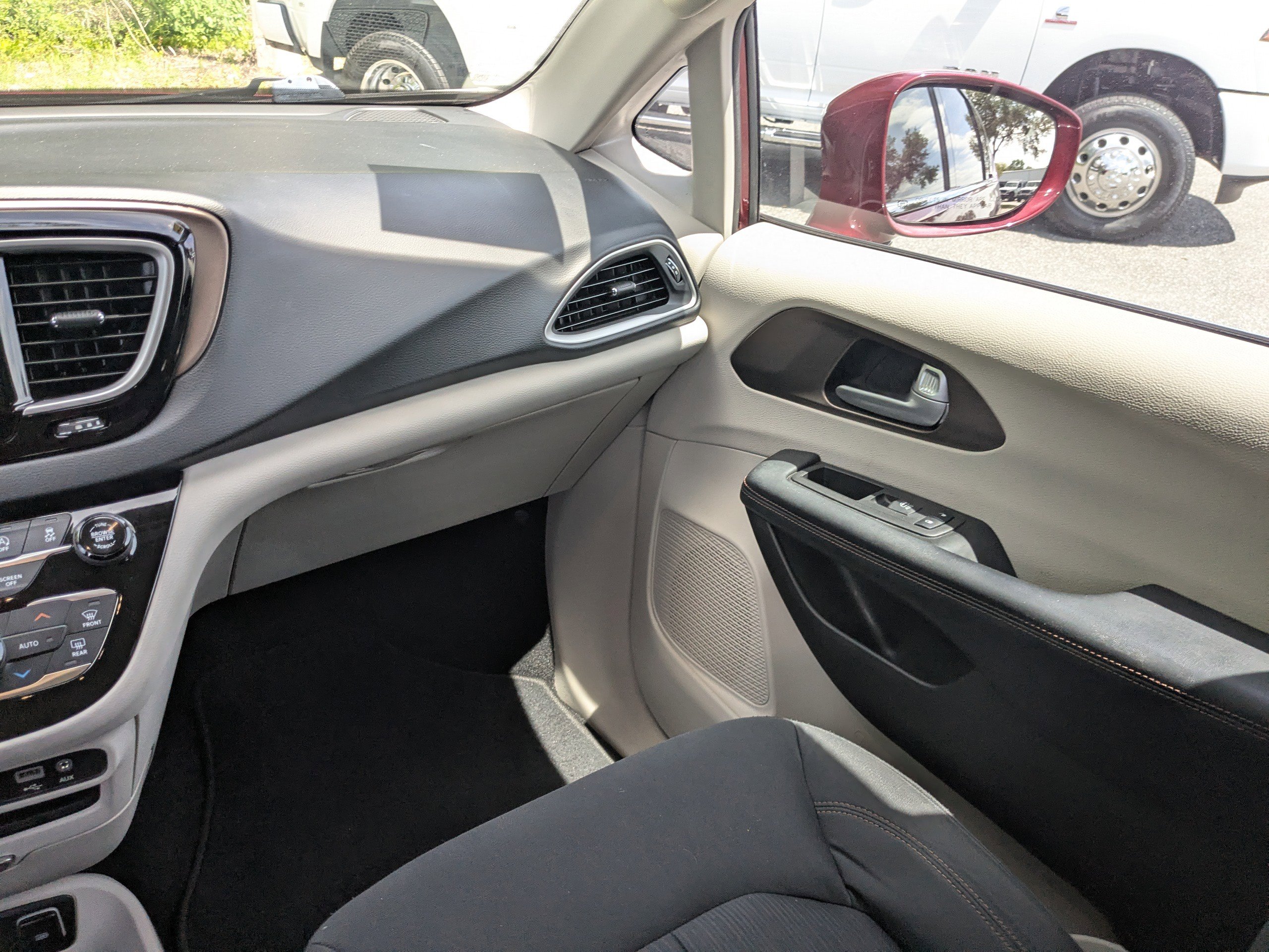 Certified 2019 Chrysler Pacifica Touring Plus w/ Advanced Safetytec Group FWD image 16