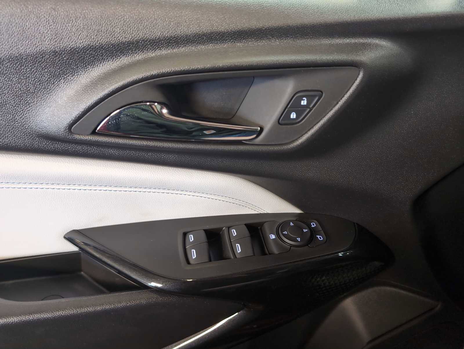 New 2026 Chevrolet Trax LT w/ Sunroof Package FWD image 23