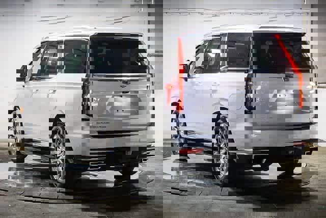 Used 2021 Cadillac Escalade Premium Luxury image 2