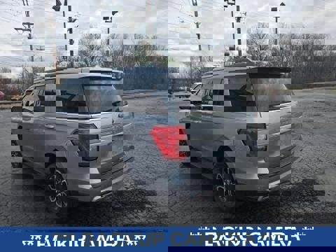 Used 2024 Ford Expedition XLT image 4