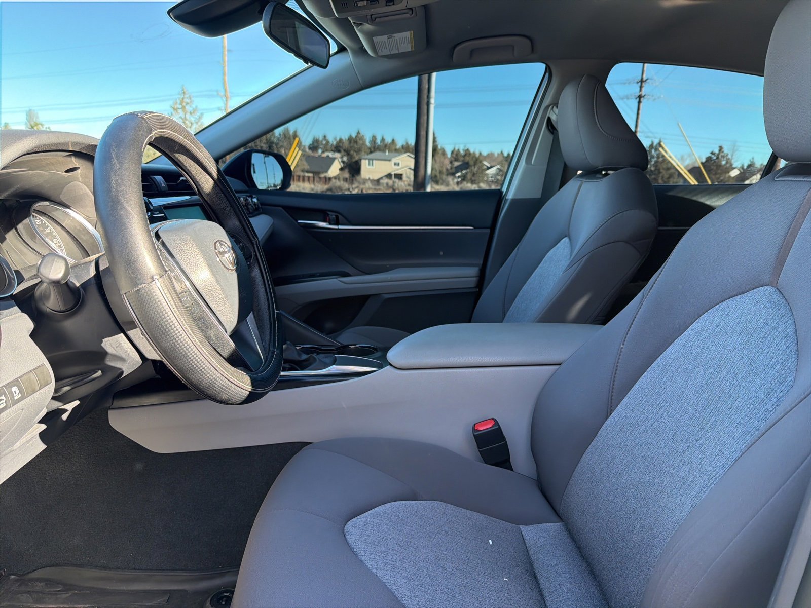 Used 2020 Toyota Camry LE image 15