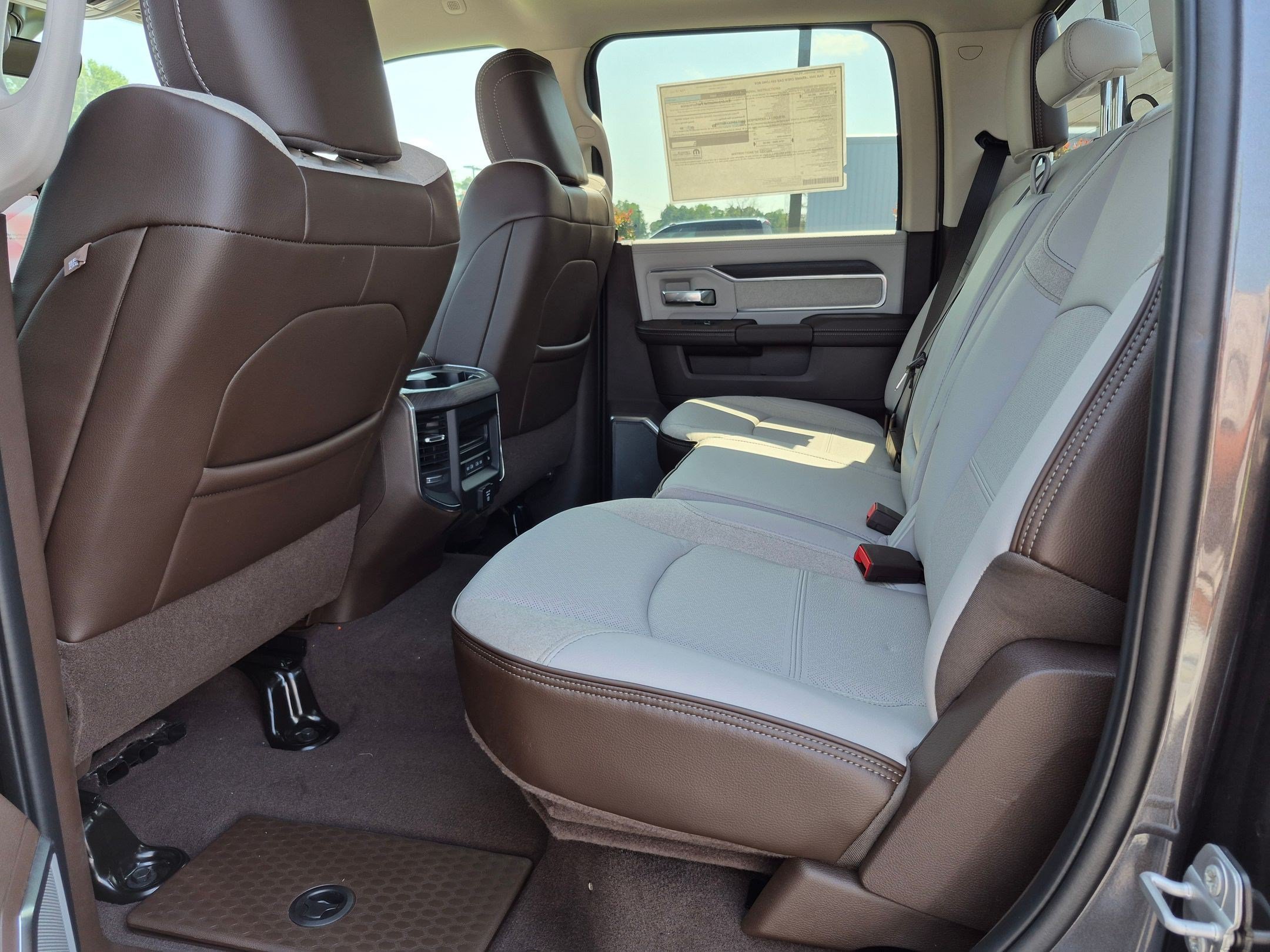 New 2026 RAM 2500 Laramie AWD/4WD image 19